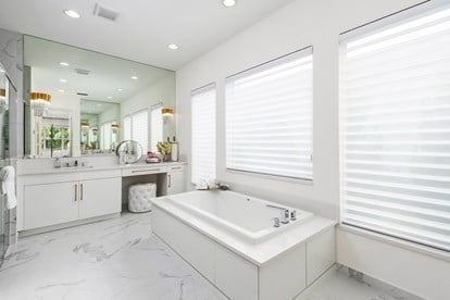 Pearl Master Bathroom