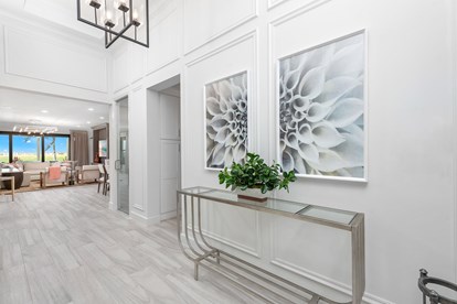 Bimini II Foyer